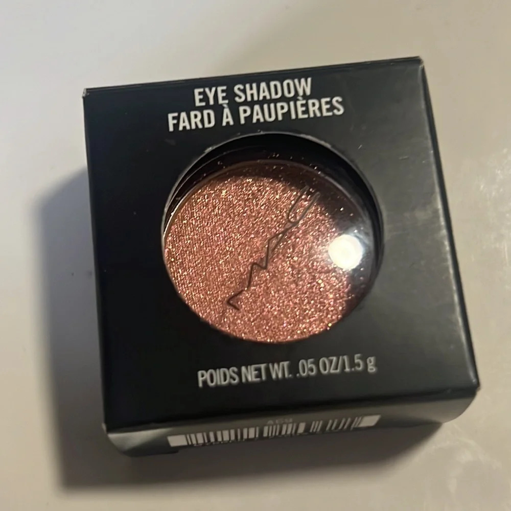 🌙💕Mac Tutu Good Frost Eyeshadow